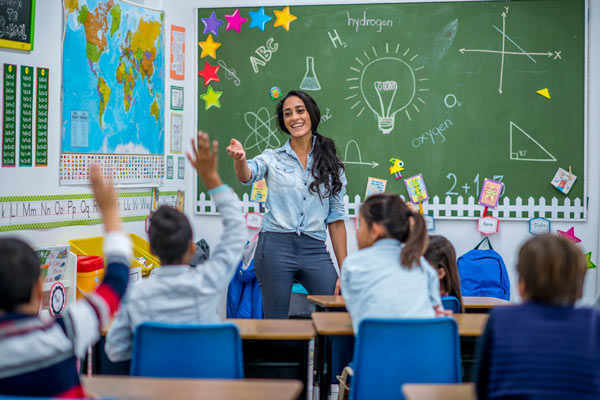teacher introducing herself to the class